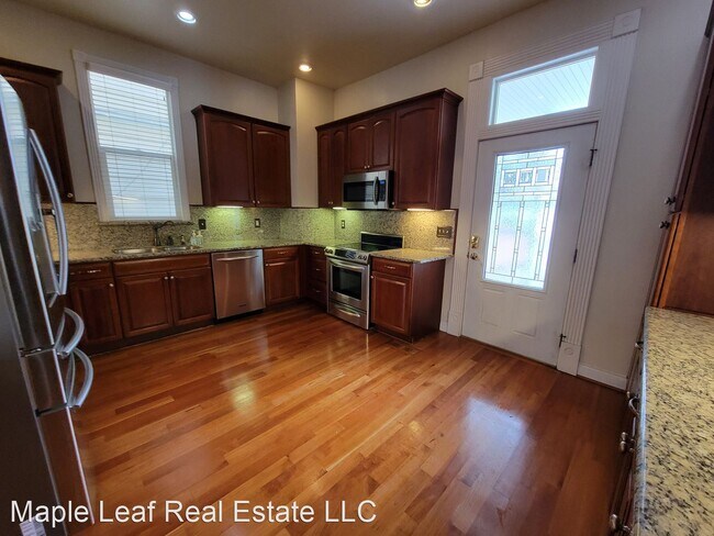Building Photo - 4 br, 3 bath House - 621 21st Avenue