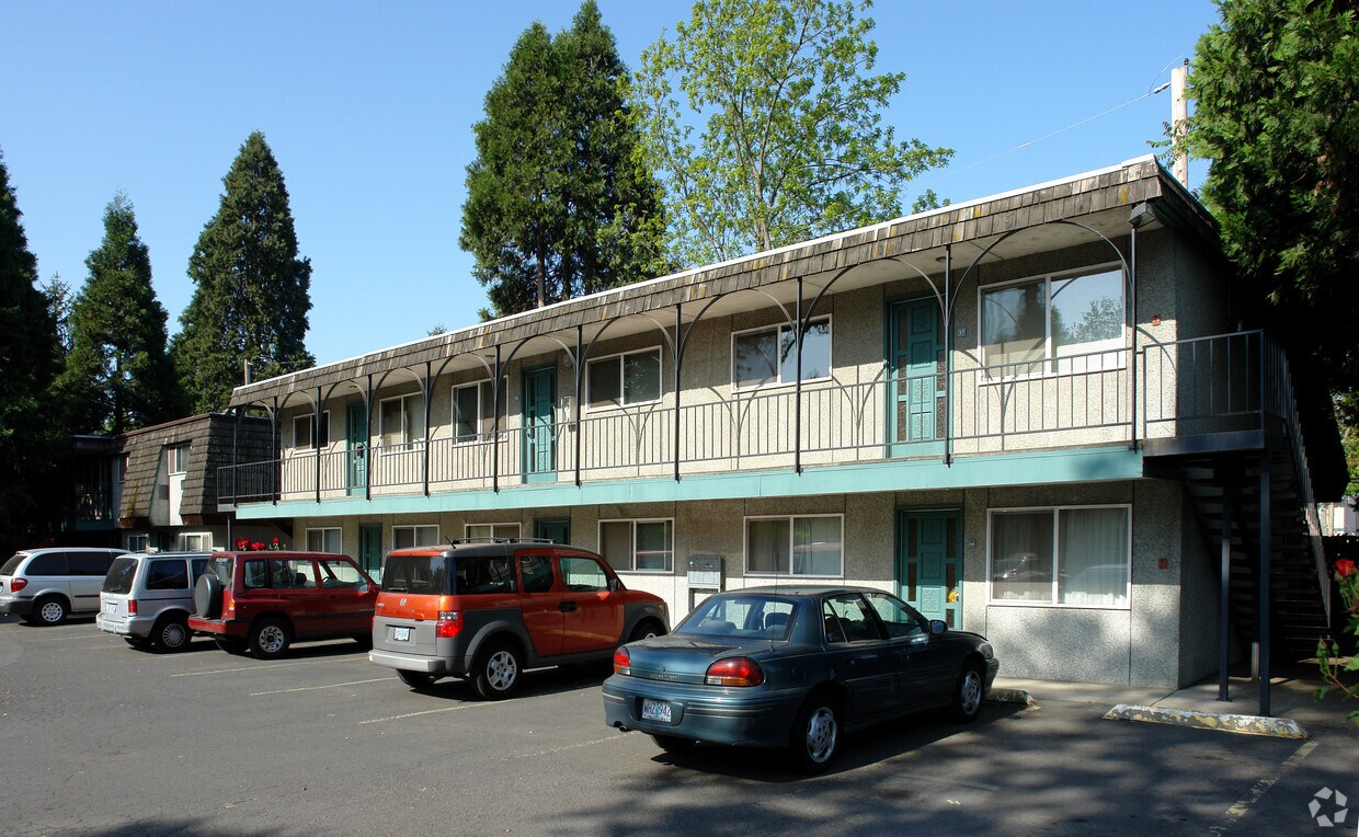 Building Photo - Classic Apartments