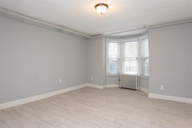 Building Photo - 64 Bowers St