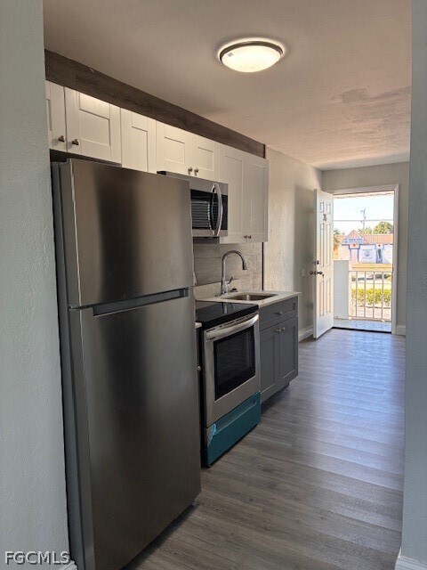 Foto del edificio - 3817 Del Prado Blvd S