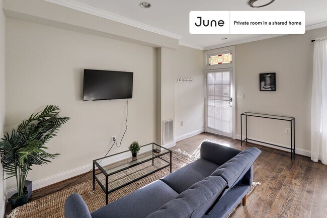 Foto del edificio - Room in Shared 3 bed/2.5 bath home in Columbia Heights