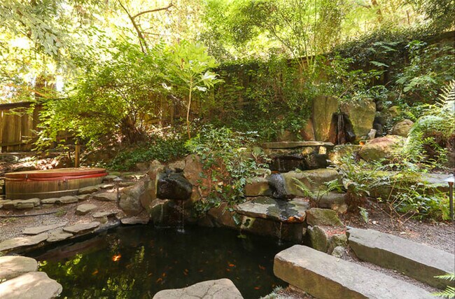 Building Photo - 59 Rockridge Rd