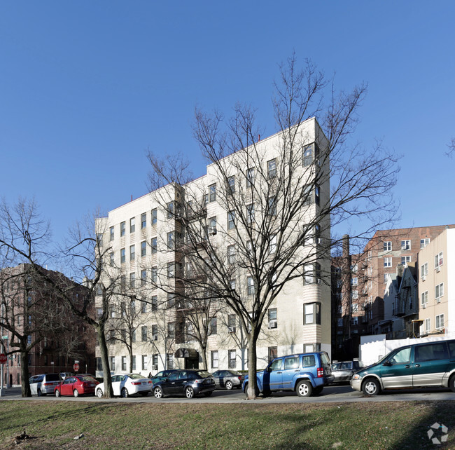 Building Photo - 340 E Mosholu Parkway