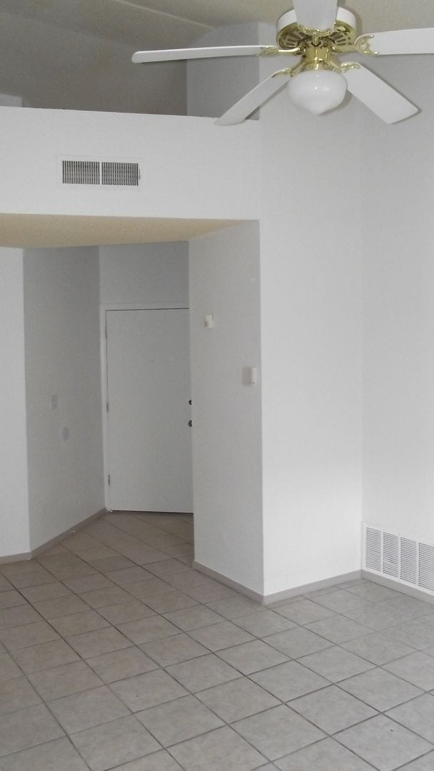 Building Photo - East El Paso 3 bed Refirg A/C