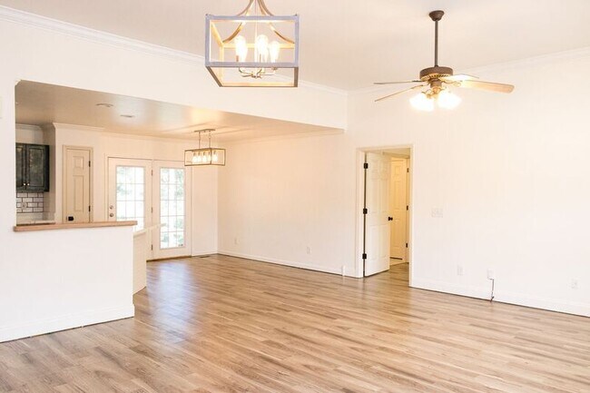 Foto del edificio - 1040 Eldredge Cir NW