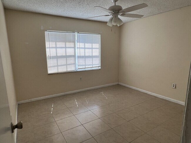 Building Photo - 5039 Bordeaux Village Pl