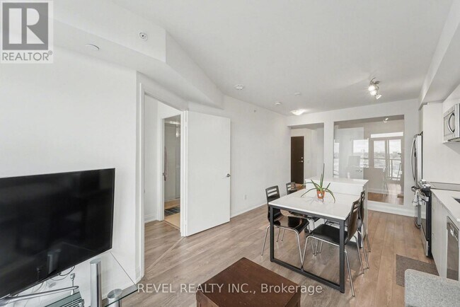 Photo du bâtiment - 1461 Lawrence Ave W