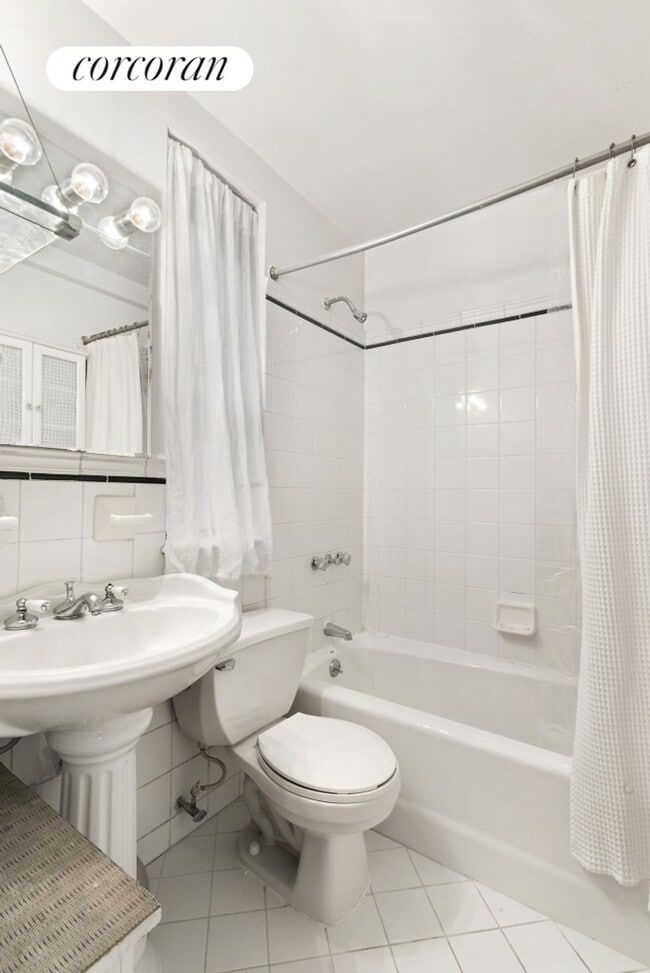 Building Photo - 41 W 72nd St