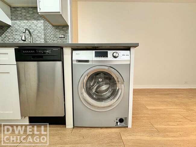 Foto del edificio - 515 W Belmont Ave