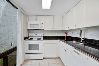 Building Photo - 10 Sheoah Blvd