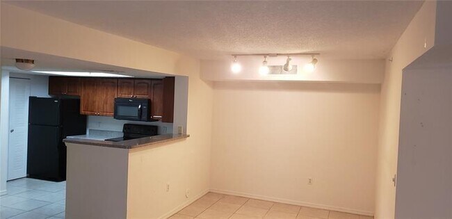 Building Photo - 5025 Wiles Rd