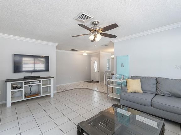 Foto del edificio - 1590 Dinnerbell Ln E