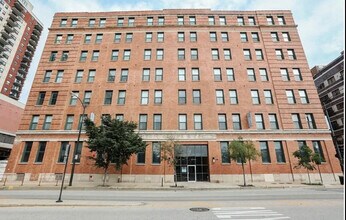 Building Photo - 1545 S State St