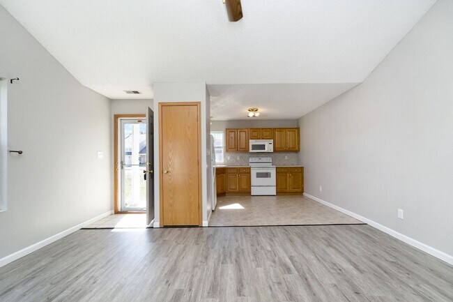 Foto del edificio - 608 Goodrich Dr