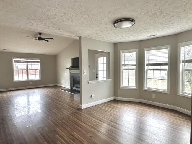 Foto del edificio - 5656 Seafield Ln