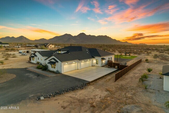 Foto del edificio - 35150 N Bell Rd
