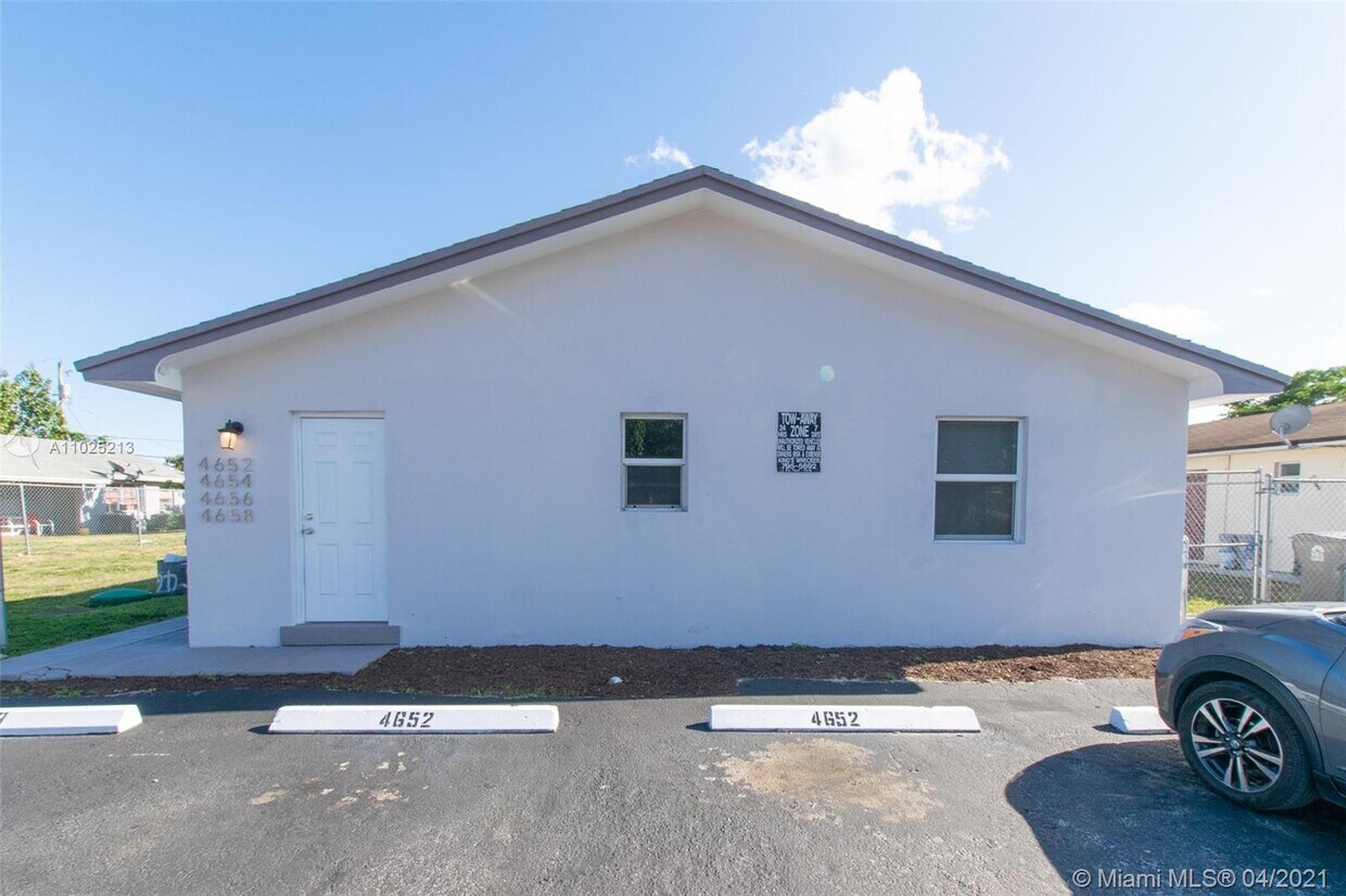 Primary Photo - 4652 Myla Ln