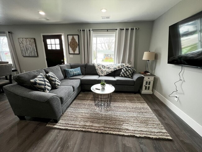 Foto del edificio - Fully Furnished rental with excellent central location in North cincinnati Suburbs