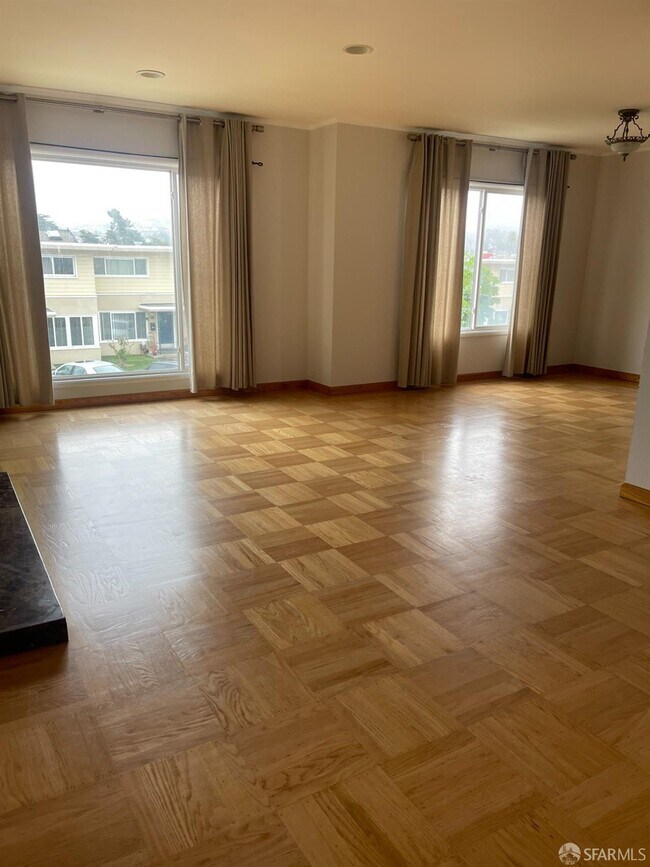 Foto del edificio - 47 Oaklawn Dr