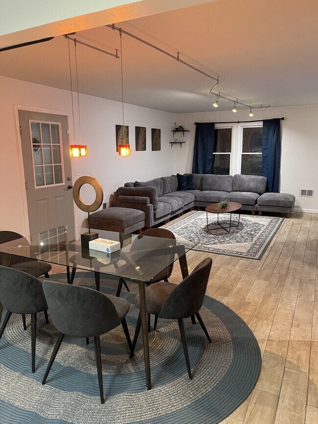 Foto del edificio - Rooms For Rent