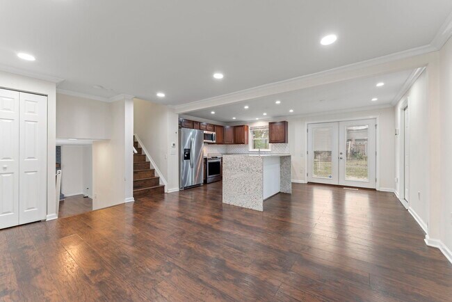 Building Photo - 1112 Bannister Cir