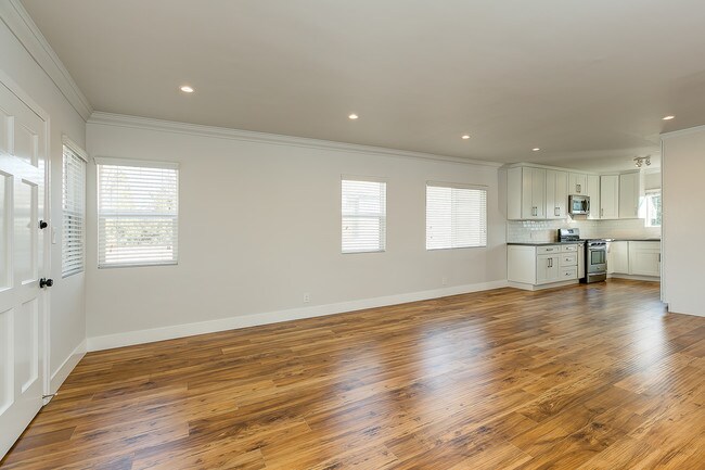 Foto del edificio - 10614 Kinnard Ave