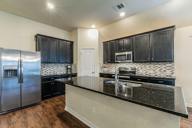 Building Photo - 4 BEDROOM, 3 BATH, BELTON ISD