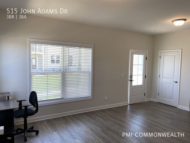 Building Photo - 515 John Adams Dr NW