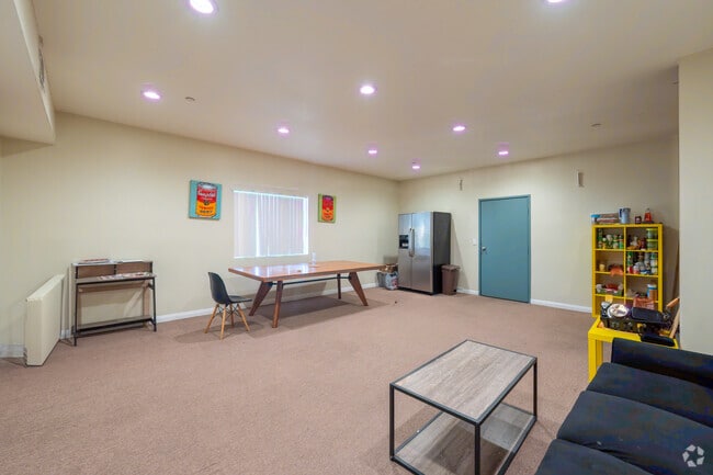 4BR, 2BA - Living Room - Glendale Terrace Apartments - AC Townhomes LLC