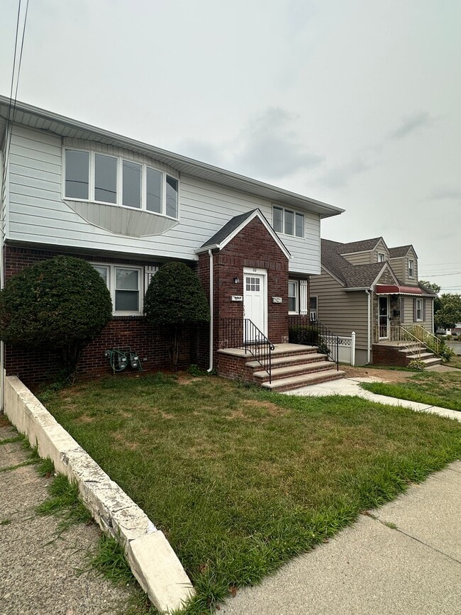Building Photo - 20 Kipp Ave