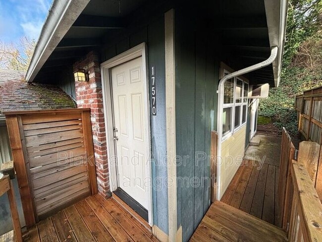 Foto del edificio - 17570 Webster Rd