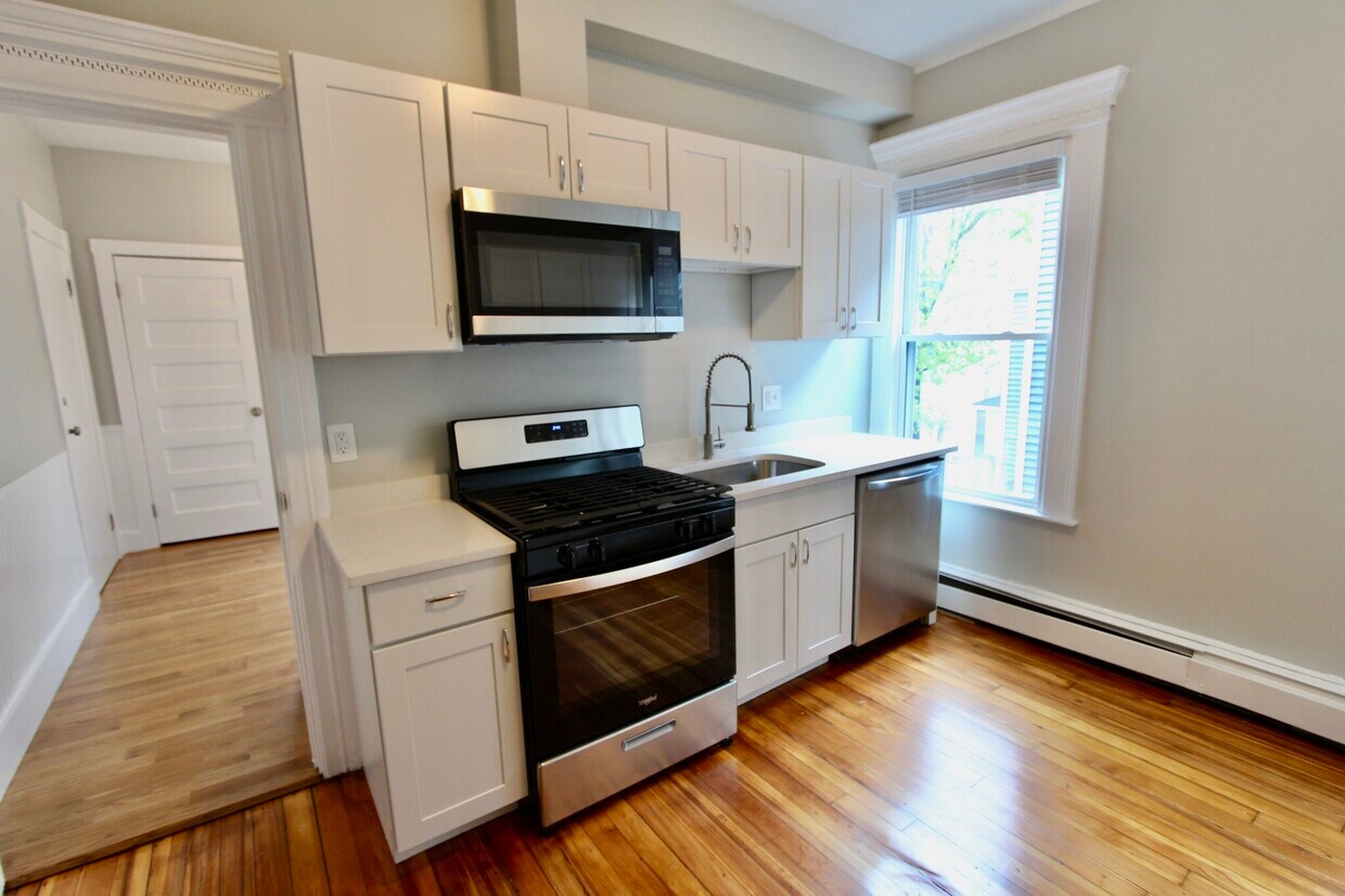 Primary Photo - 4 Sheridan St