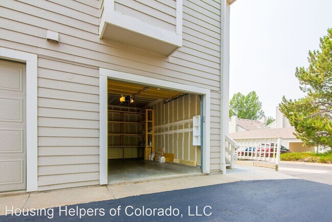 Foto del edificio - 7402 Singing Hills Dr