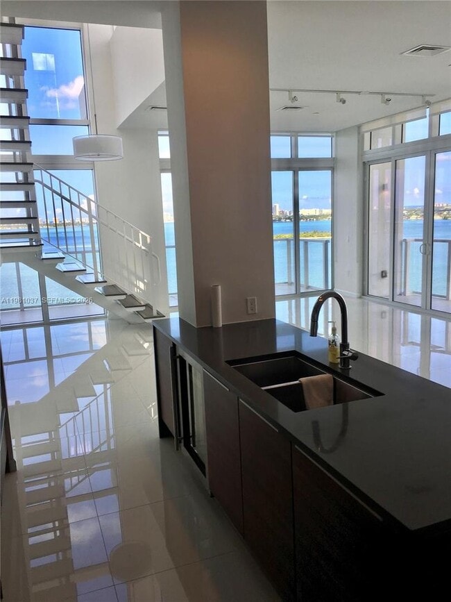 Foto del edificio - 601 NE 27th St