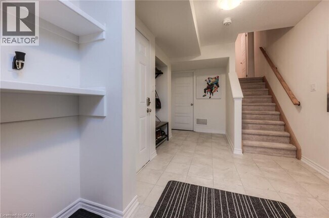 Building Photo - 522 Goldenrod Ln