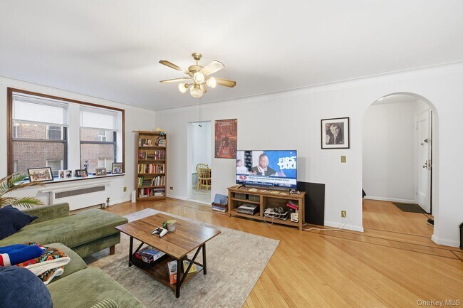 Foto del edificio - 1 Broad Pkwy