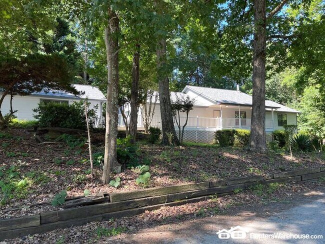 Building Photo - 5 Bedroom 3 Full Bath - Boat Door! Amazing...