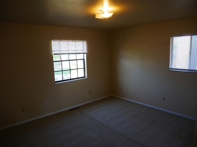 Building Photo - 6615 Brook Park Dr