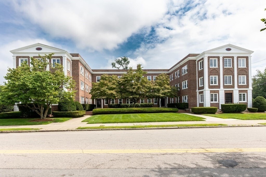 294 Main St Unit 17, Wakefield, MA 01880 Condo for Rent in Wakefield, MA