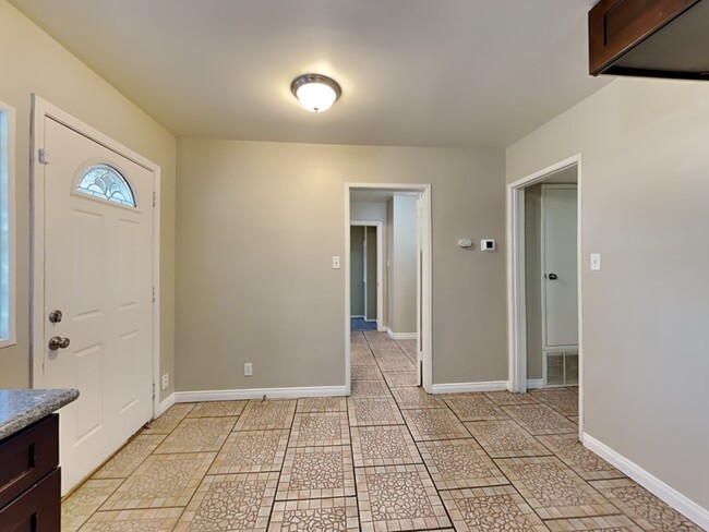 Building Photo - 6131 Wiehe Ave