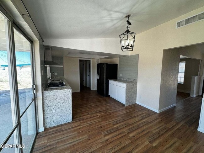 Building Photo - 7121 Alto Rey Ave