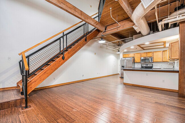 Building Photo - 600 Monroe Ave NW