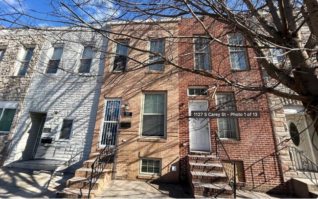 Frente de la casa - 1127 S Carey St
