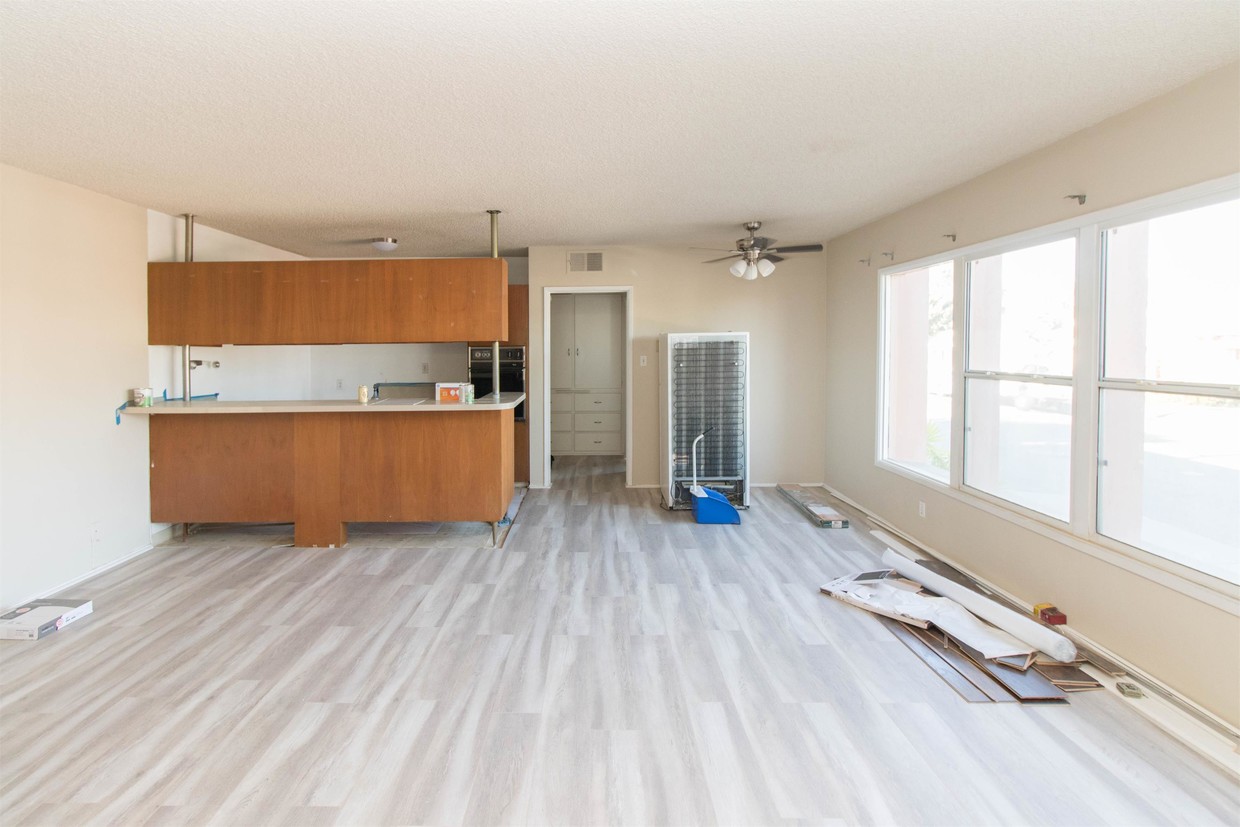 Foto principal - 4530 E 4th St