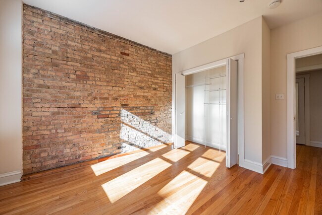 Foto del edificio - 3523 N Racine Ave