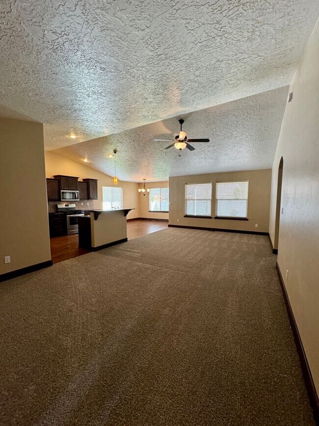 Foto del edificio - Stunning Single Story Home in the Highly D...