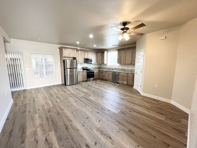 Photo - 1349 Belmont Dr House