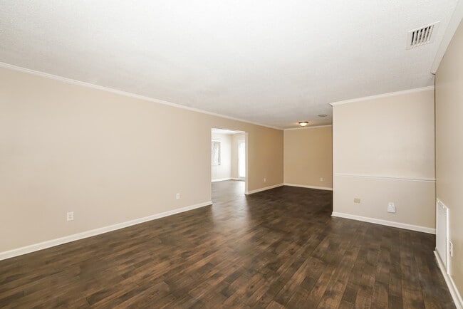 Building Photo - 916 Northern Oaks Terrace