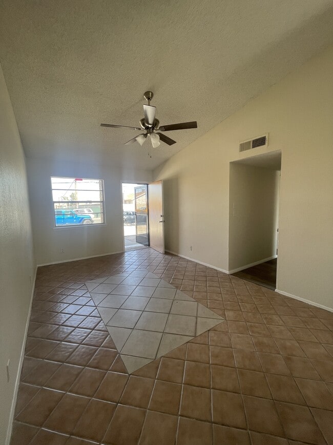 Building Photo - 204 Prado Rd