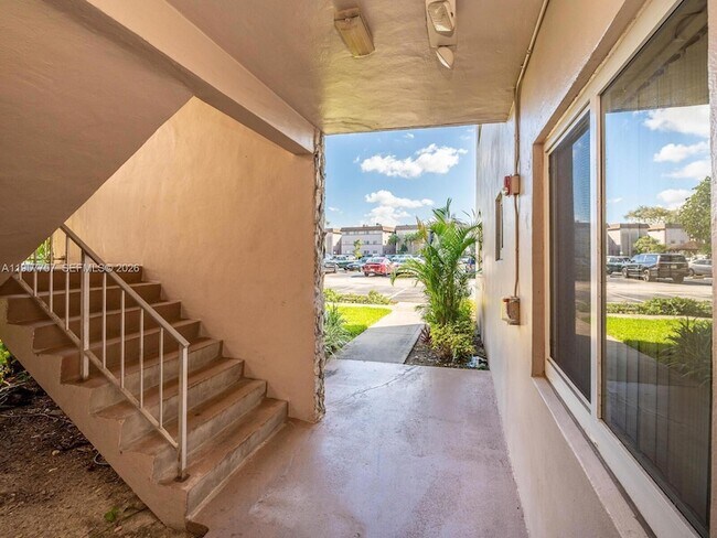 Foto del edificio - 8161 SW 24th Ct